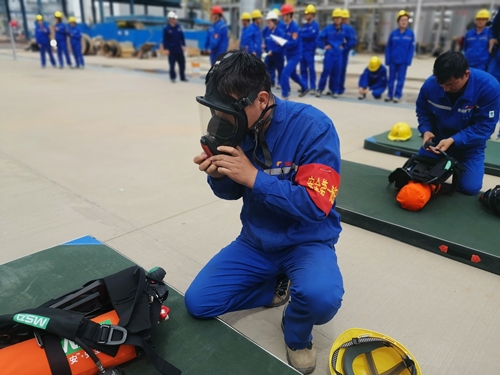 5f2bc7e33ccac.jpg 空呼角逐++_副本.jpg