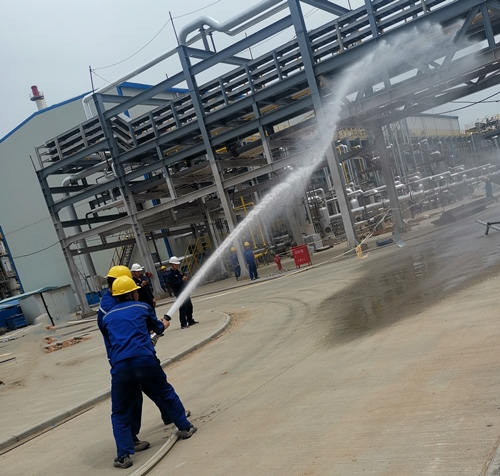 5f2bc7edefb3f.jpg 消防栓出水角逐++_副本.jpg